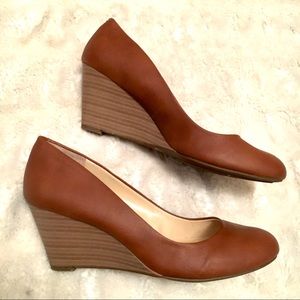 Size 10 super comfy tan Jessica Simpson heels
